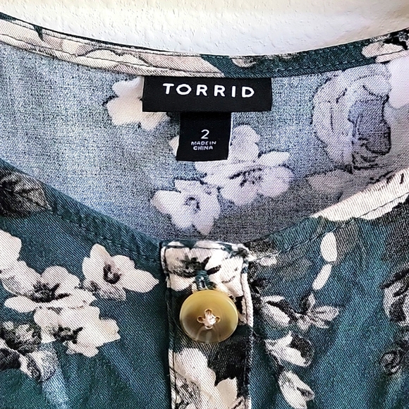 Torrid 2 Floral Flowy Shirt - Picture 2 of 5